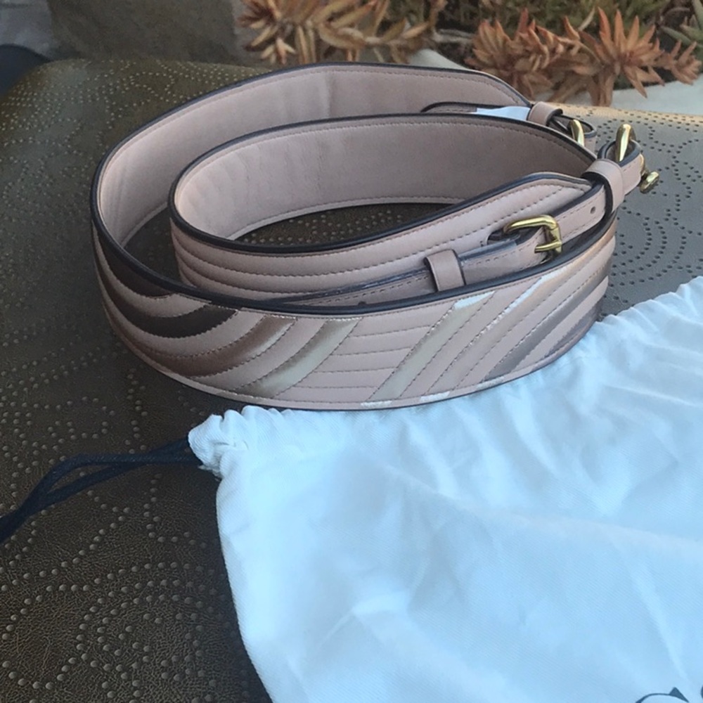 Coach strap. Blush color